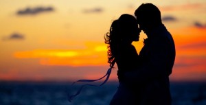 couple-sunset-silhouette-caribbean-beach-wedding-e1408414097874